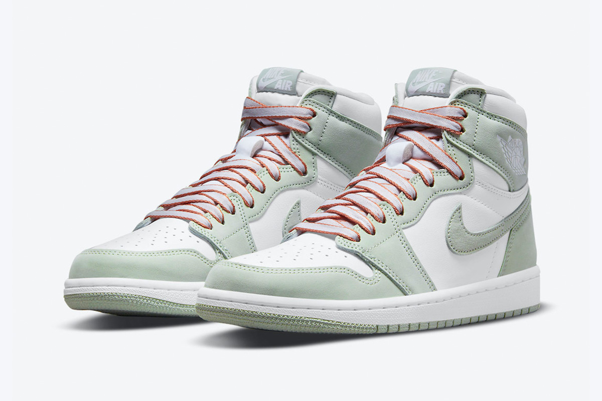 Wmns Air Jordan 1 Retro High OG 'Seafoam' - Image 3