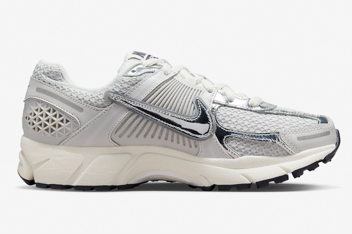 Wmns Nike Air Zoom Vomero 5 'Photon Dust Metallic Silver' - Image 2