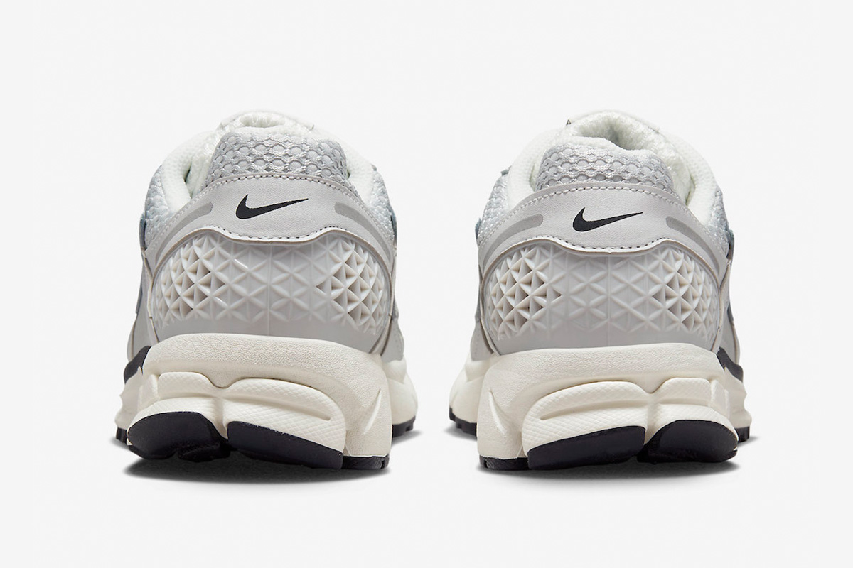 Wmns Nike Air Zoom Vomero 5 'Photon Dust Metallic Silver' - Image 5